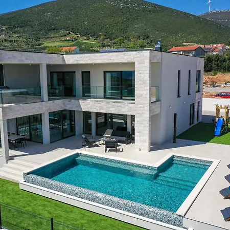 Luxury Sunlife With Pool