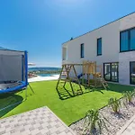 Luxury Sunlife With Pool Villa *