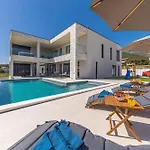 Luxury Sunlife With Pool Villa Kaštel Novi