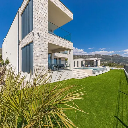 Luxury Sunlife With Pool Villa *