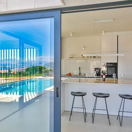 Luxury Sunlife With Pool Villa *