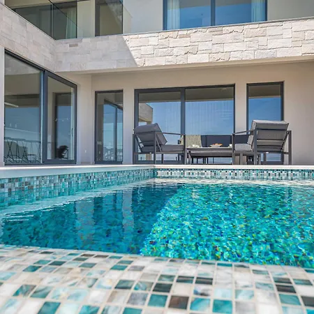 Luxury Sunlife With Pool Villa *