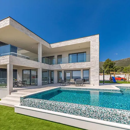 Luxury Sunlife With Pool